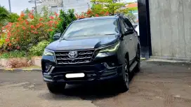 Toyota fortuner vrz gr sport 2021 hitam diesel matic