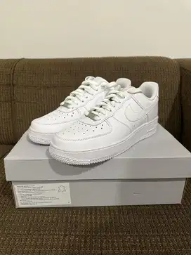 NIKE WMNS AIR FORCE 1 '07 TRIPLE WHITE Brand new (never been used)