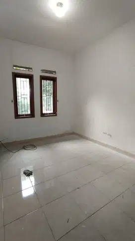 Dijual Rumah Jalan utama komplek Bumi sariwangi 1