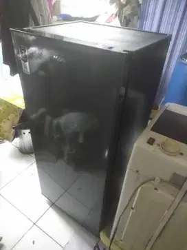Kulkas satu pintu dingin bekunya masih bagus gratis kirim merk aqua