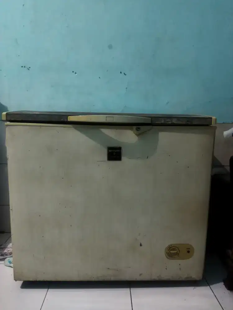 Dijual freezer Sharp