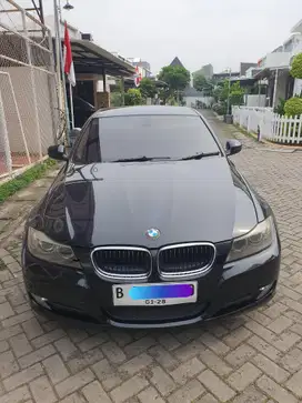 BMW 320i 2009 Bensin