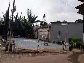 Tanah datar sudah diurug tinggi. bentuk persegi