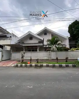 Rumah Semi Klasik 3 KT di Sulfat Agung Blimbing Kondisi Bagus Terawat
