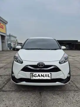 (DP cm 10jt) Toyota Sienta V AT 2020 Tgn1 Low Km Grezz Siap Pakai