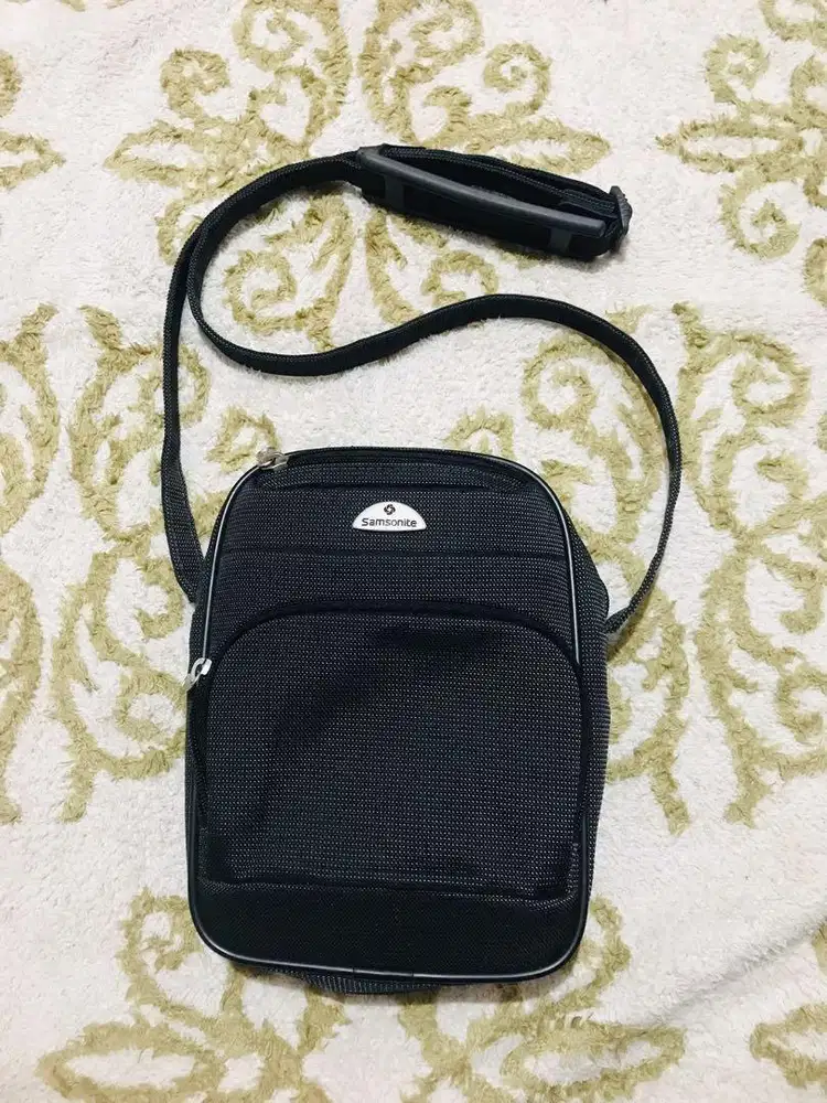 Sling bag samsonite kondisi 98%