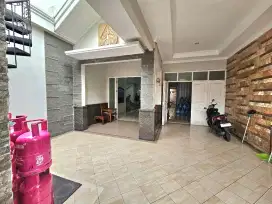 Rumah 11/2 lantai  siap huni di bulevar hijau harapan indah bekasi