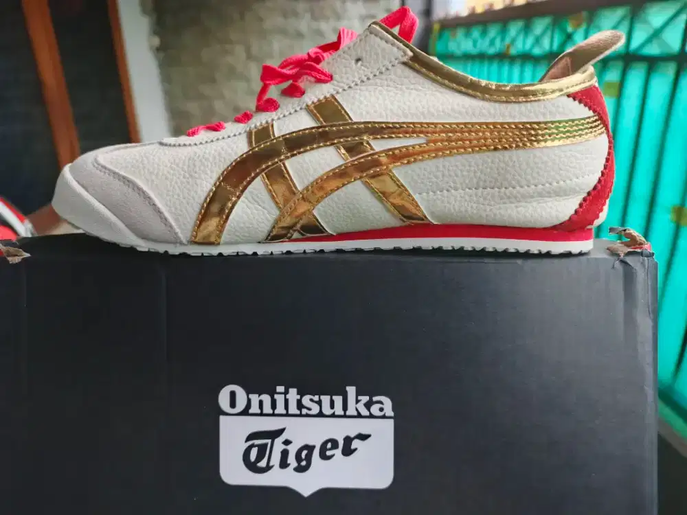 Sepatu onitsuka size 41