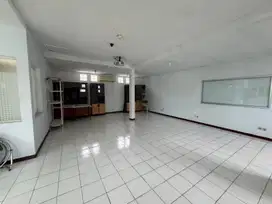 Ruang Usaha Kompleks Graha Asri Ngagel ex kantor 3 lantai siap huni
