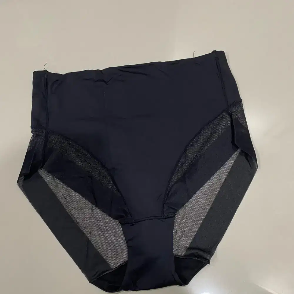 Celana dalam hitam high waist black kara