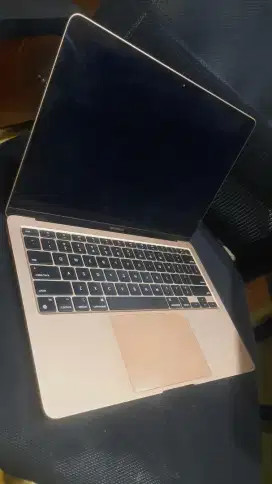 Macbook M1 -Slim 2020(Minus Mati)Selebih nya aman belum Servis(CODan)