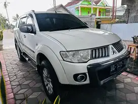 Pajero sport 2012 putih automatic exceed metik