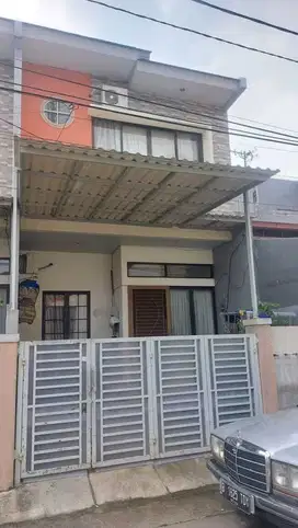 Jual cepat rumah di harapan indah 1 Lt 72 2 Lt bagus