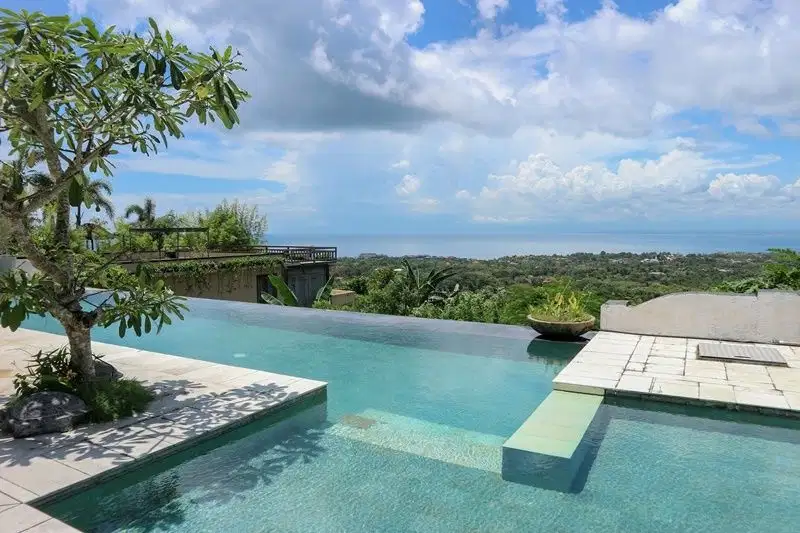 Spacious Villa With Ocean View at Labuan Sait For Sale