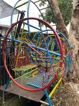 Perosotan, ayunan, jungkat jungkit, playground, mamgkok putar dll