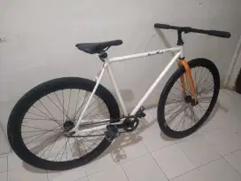 Sepedah fixie   roda 700 c.