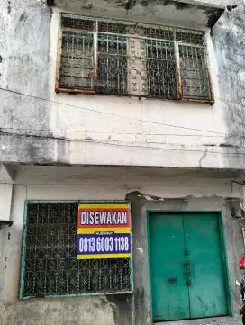 di sewakan rumah 2 lantai luas 164 m