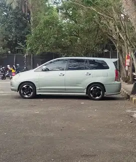 Toyota Kijang Innova 2005 Bensin