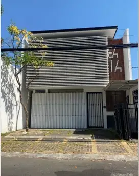Disewakan rumah usaha manyar jaya