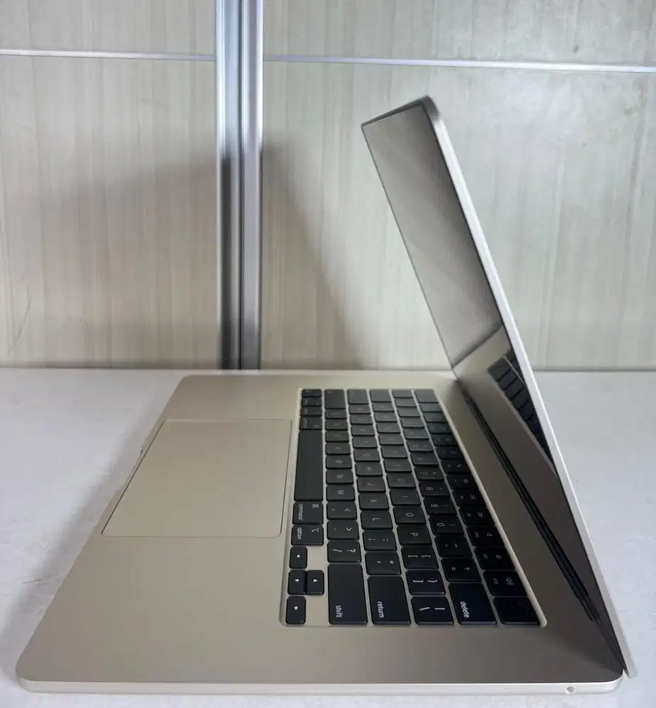 MACBOOK AIR 15 M3 BNOB MULUS POLL