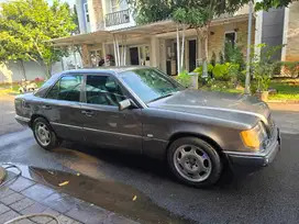 Mercedes-Benz E300 1990 Bensin