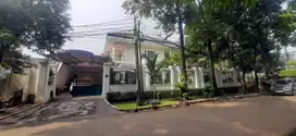 Dijual Rumah Mewah, Lantai Marmer, Asri di Jakarta Selatan