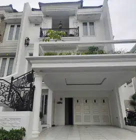 rumah clasic modern plus swimming pool aman nyaman strategis