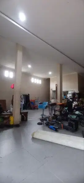 Dijual rumah 3 lantai di srengseng surat SHM akses jalan 2 mobil