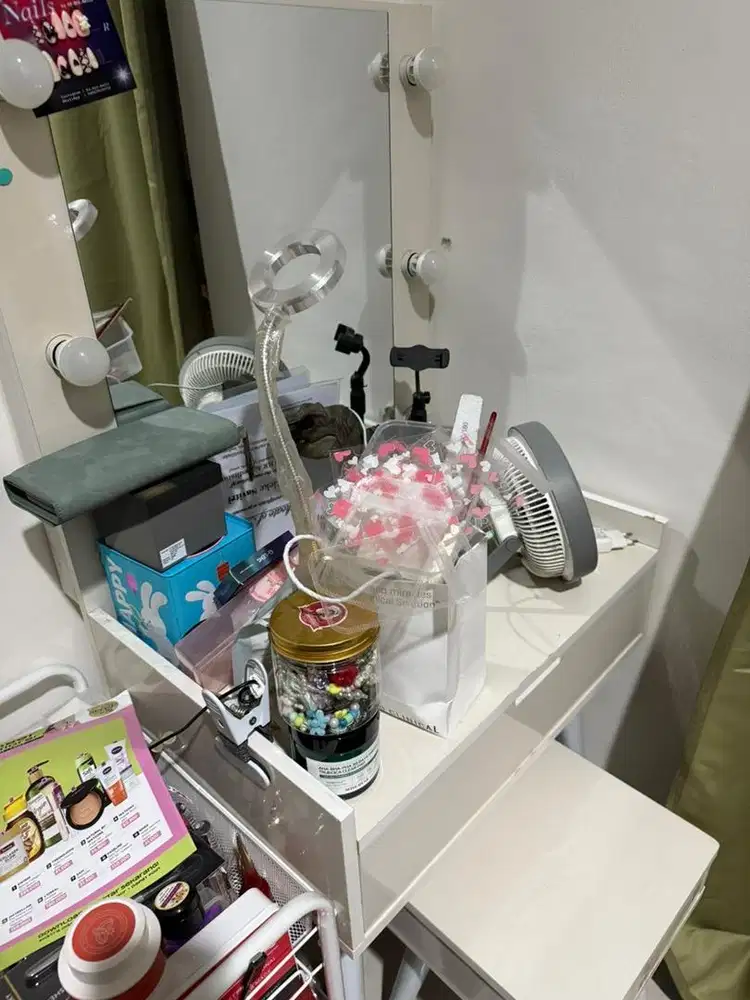 Meja Rias kaca lampu + kursi