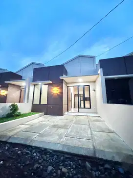 Dekat Stasiun Kereta Api Rumah Siap Huni DP 0