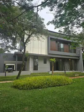 Dijual Rumah Mewah dan Strategis di Foresta BSD City