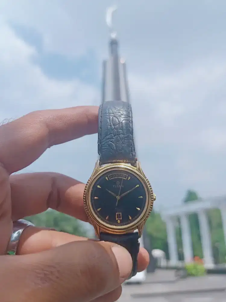 Jam tangan TITAN Presiden Daydate