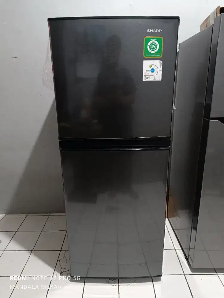 Sharp kulkas dua pintu sj-236 like new garansi
