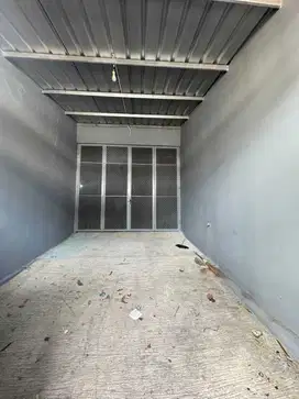 Sewa GUDANG ,posisi Hook,di Kebayoran Lama.Jakarta Selatan