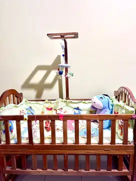 Box tempat tidur bayi