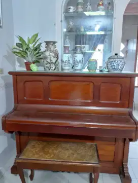 Piano Klasik Kayu Jati