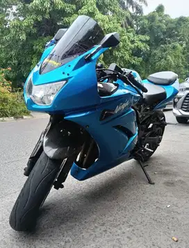 Dijual Motor Ninja 250 CC Karbu Warna Biru 2010