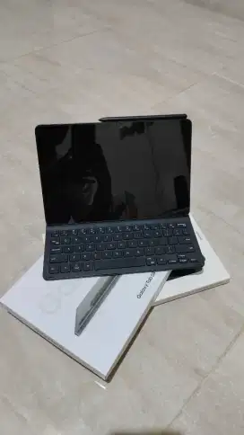 Samsung Tab S8 (Wifi Only) + Keyboard RAM 8/128, fullset (NEGO)