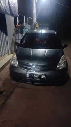 dijual mobil grand livina