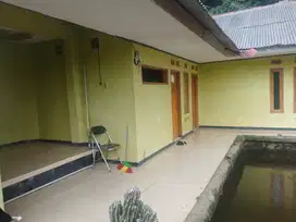 Rumah Besar ada kolam di depan Punya Pemansangan udara Sejuk