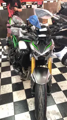 Kawasaki Z900 SE 2025