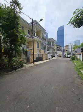 Bangunan Lama! Rumah Dijual Setia Budi, CBD Area. SUPER NEGO