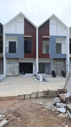 Townhouse mewah 2lantai dekat Ke LRT cibubur