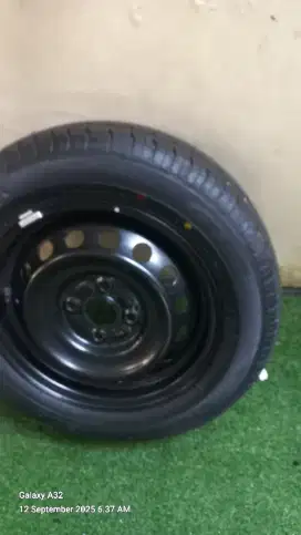 4 velg buat agya kondisi 95 persen beserta serep pake ban...