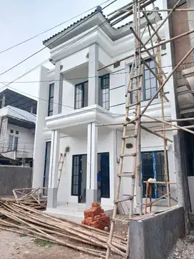Rumah 2 lantai lokasi strategis