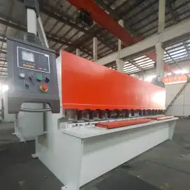 Mesin shearing/potong plat 8mm*4000