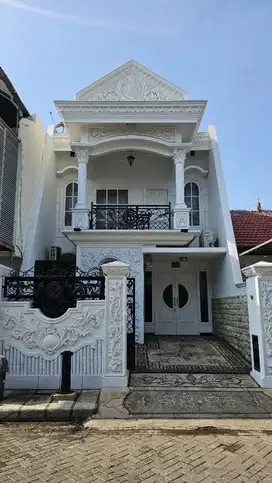 Dijual rumah taman mutiara Pakuwon City sebrang pakuwon city mall