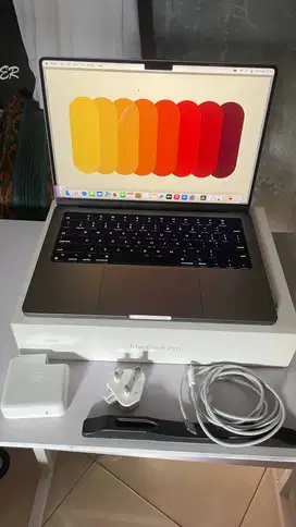 Macbook Pro M2 Pro 16GB/512GB Fullset Mulus No Minus