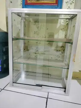 Etalase buat simpan makanan