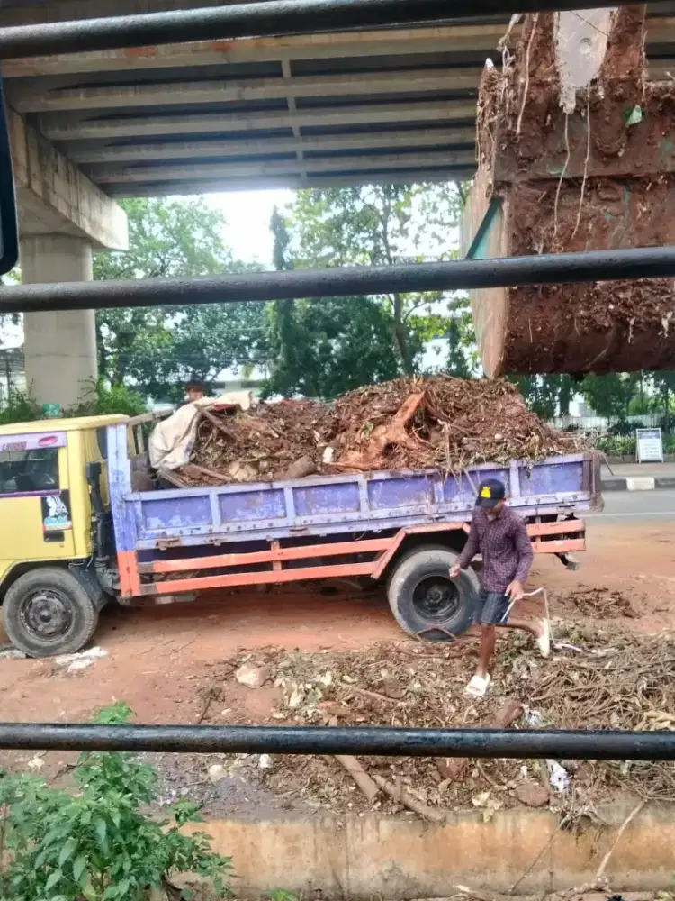 Jasa buang sampah dan angkut puing